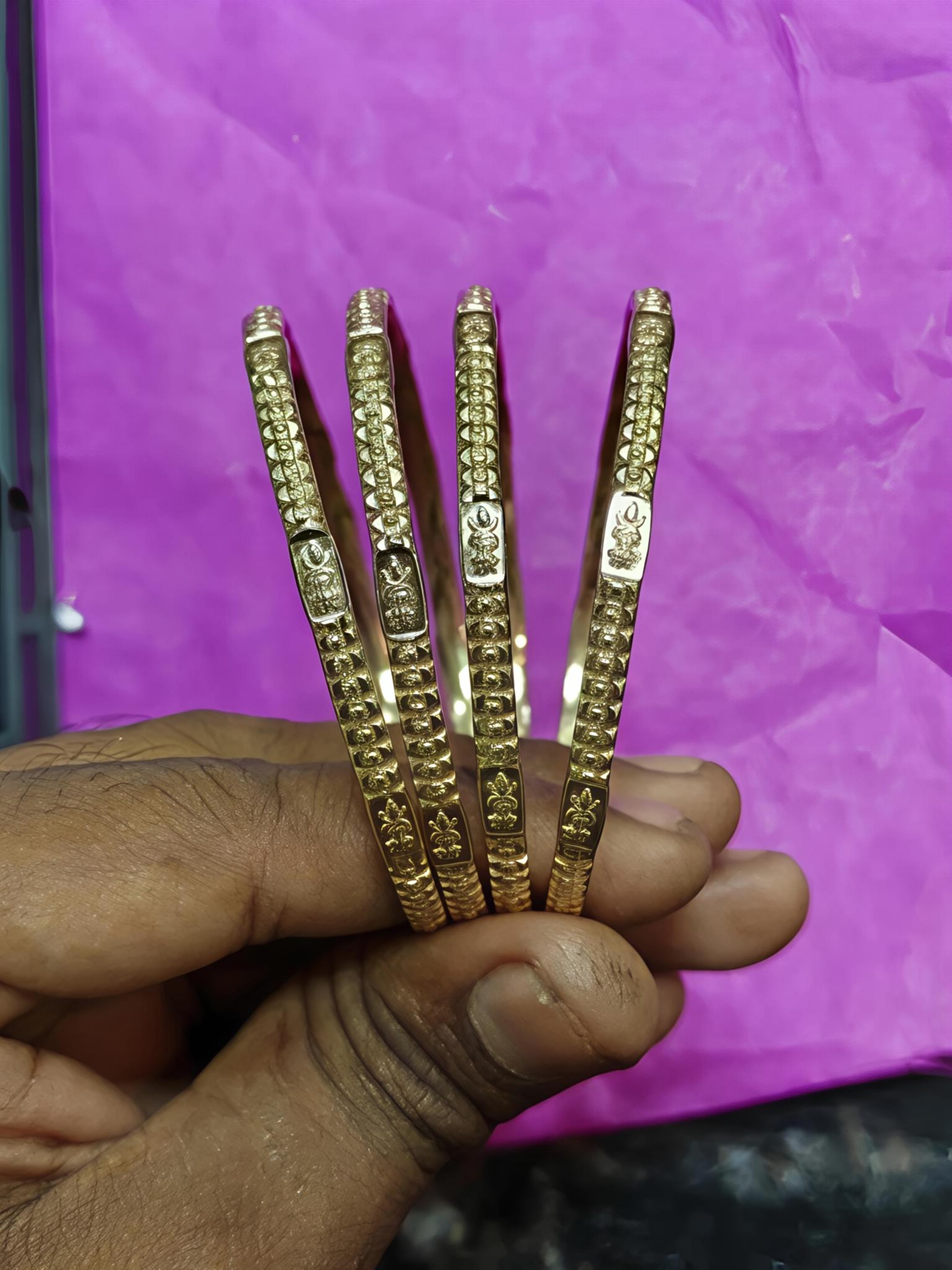 Triloham bangles