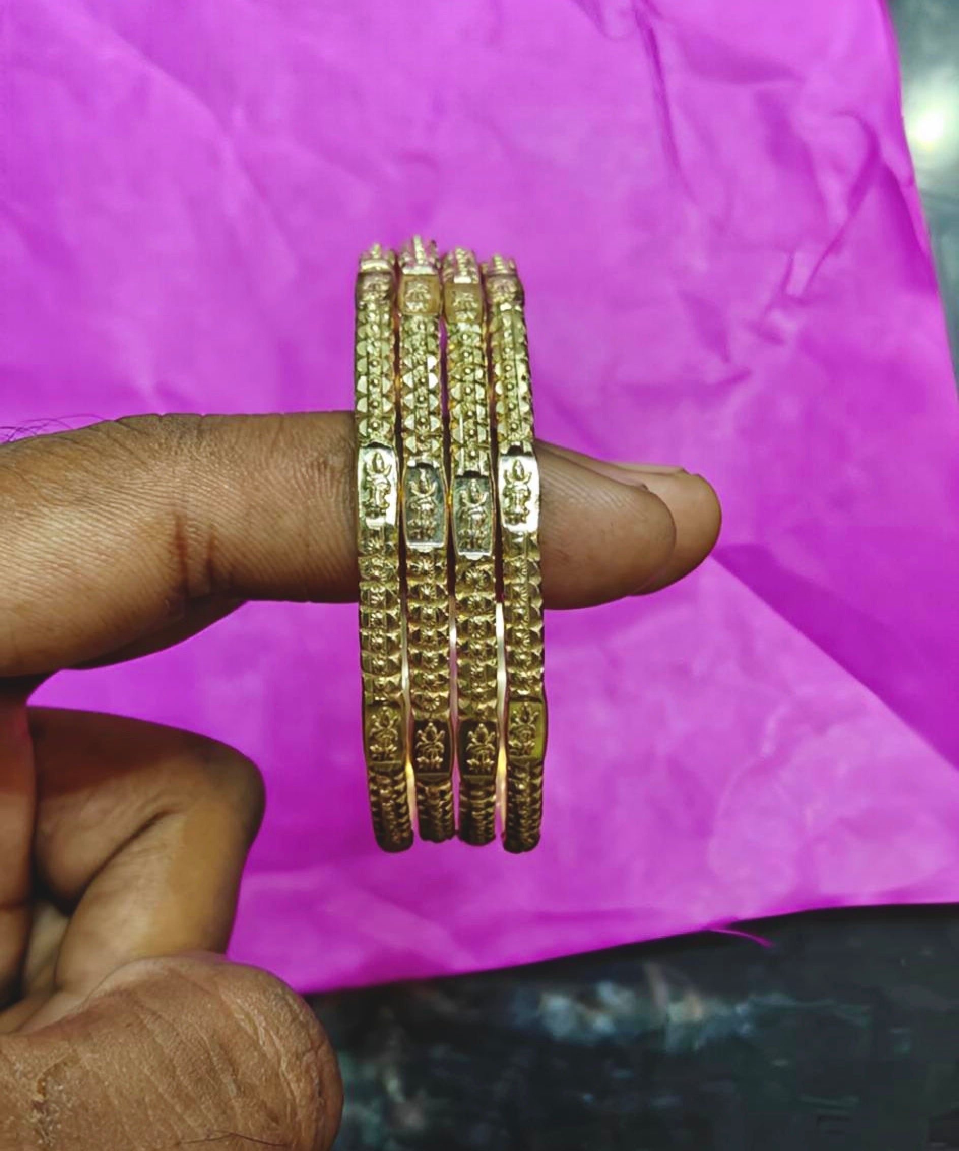 Triloham bangles